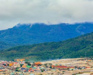 Beautiful Landscape With Residential House And Mountain Range In Da Lat, Vietnam.  Da Lat City Is A Popular Tourist Destination Located In The Lam Dong Province Of Vietnam.